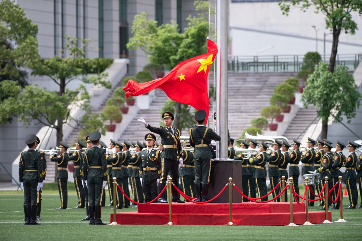 Makao\'da Çin Halk Kurtuluş Ordusu Garnizonu askerleri ulusal bayrak törenine katıldı