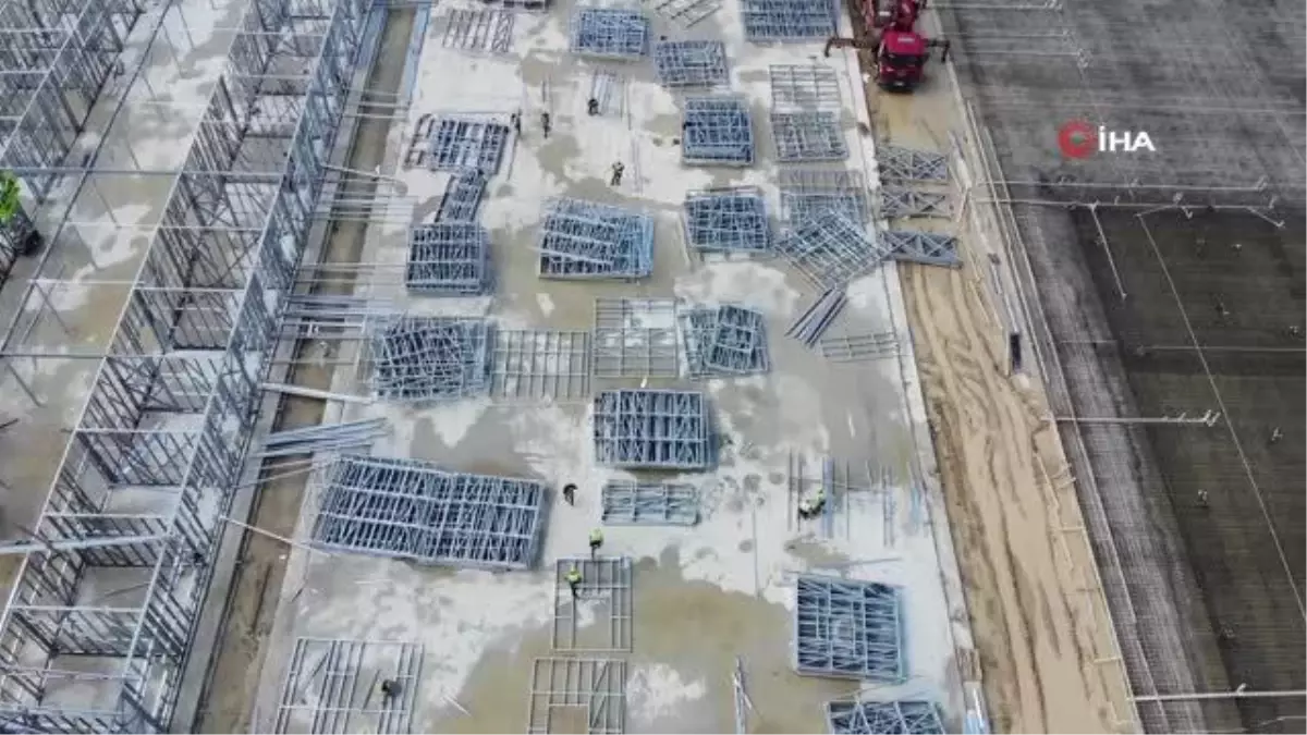 Defne Devlet Hastanesi inşaatı 1 Mayıs'ta da devam ediyor