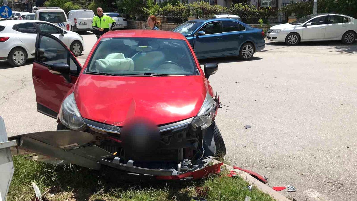 Elazığ\'da Otomobil Kazası: 2 Yaralı
