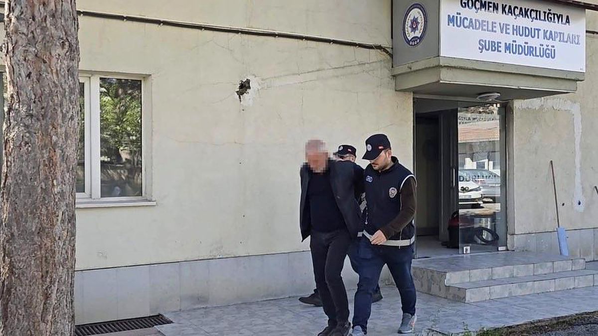 Erzincan\'da 8 Kaçak Göçmen Yakalandı, Araç Sürücüsü Tutuklandı