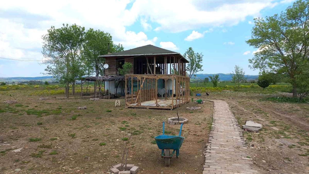 Kocaeli\'de odun keserken saçmalarla yaralanan adam hastaneye kaldırıldı