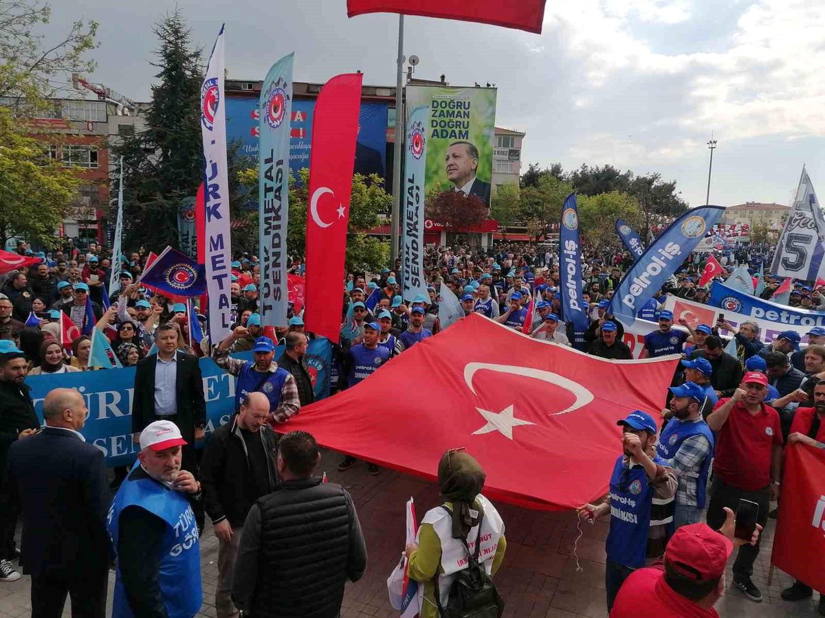 Kocaeli Gebze\'de 1 Mayıs Emek ve Dayanışma Günü Kutlandı