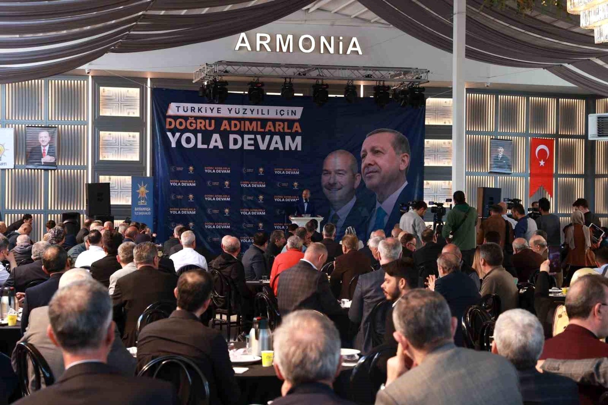 İçişleri Bakanı Soylu Bayrampaşa\'da sivil toplum kuruluşlarıyla toplantı yaptı