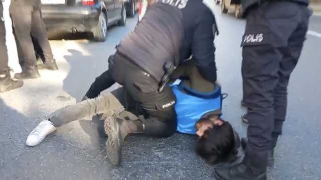İzinsiz olarak Taksim'e yürümek isteyen gruplara polis müdahalesi