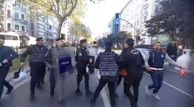 İzinsiz olarak Taksim'e yürümek isteyen gruplara polis müdahalesi
