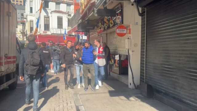 İzinsiz olarak Taksim'e yürümek isteyen gruplara polis müdahalesi