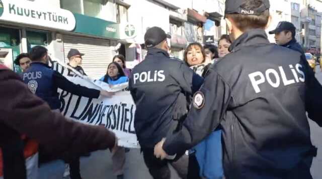 İzinsiz olarak Taksim'e yürümek isteyen gruplara polis müdahalesi
