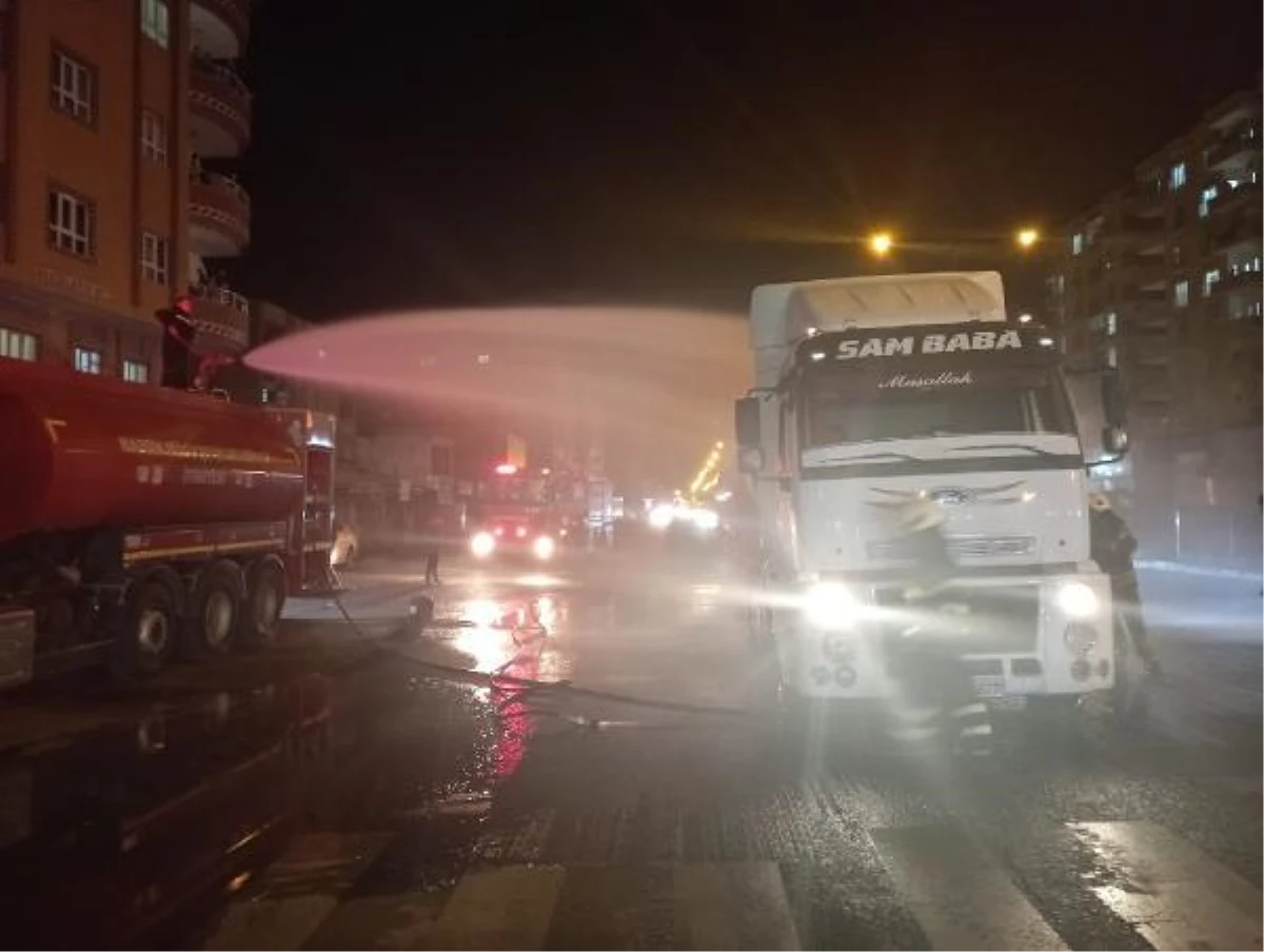 Mardin\'de Akaryakıt Yüklü Tankerde Yangın Çıktı