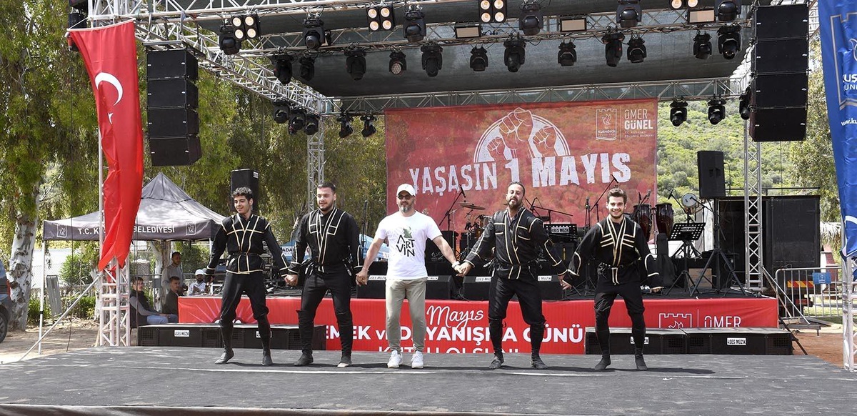 Kuşadası Belediyesi çalışanları 1 Mayıs\'ı piknik yaparak kutladı
