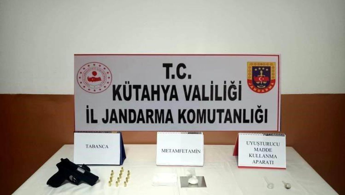 Kütahya\'da Uyuşturucu Operasyonu: Silah ve Uyuşturucu Ele Geçirildi