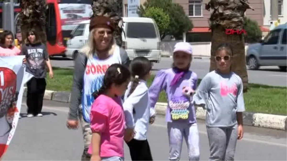 Manisa\'da 1 Mayıs Emek ve Dayanışma Günü Lale Meydanı\'nda kutlandı