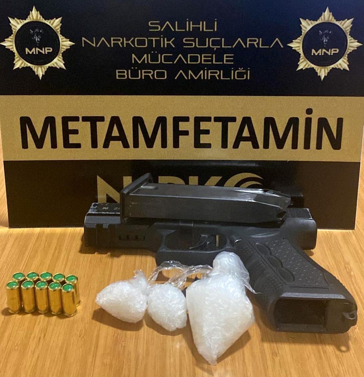 Manisada Uyuşturucu Operasyonu: 4346 Gram Metamfetamin ve Tabanca Ele Geçirildi