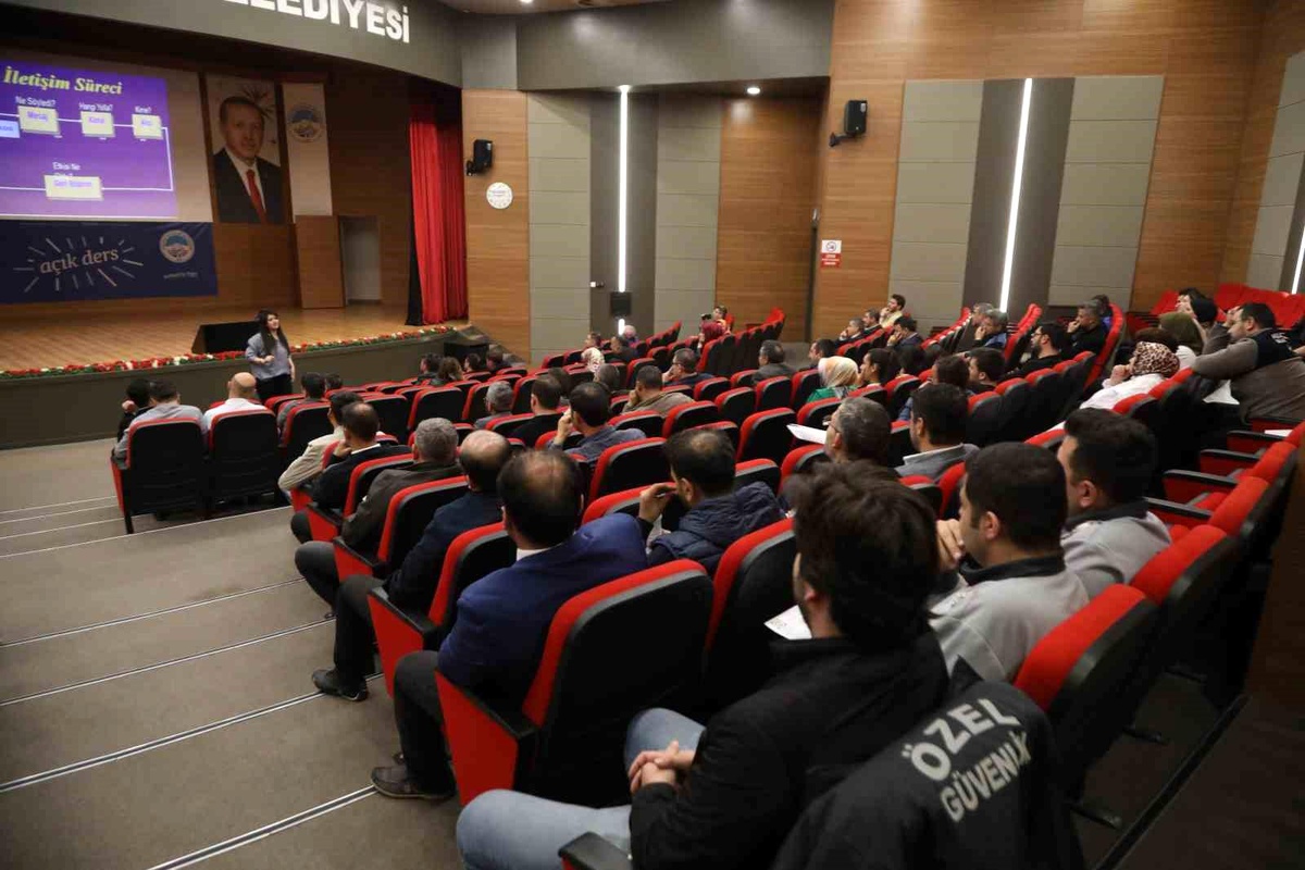 Melikgazi Belediyesi Personeline Etkili İletişim Semineri