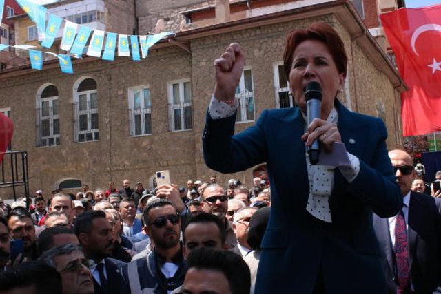 Cumhurbaşkanı Erdoğan'ın 'Her türe saygımız var' sözlerine Akşener'den çok sert tepki Cumhurbaşkanı Erdoğan'ın 'Her türe saygımız var' sözlerine Akşener'den çok sert tepki