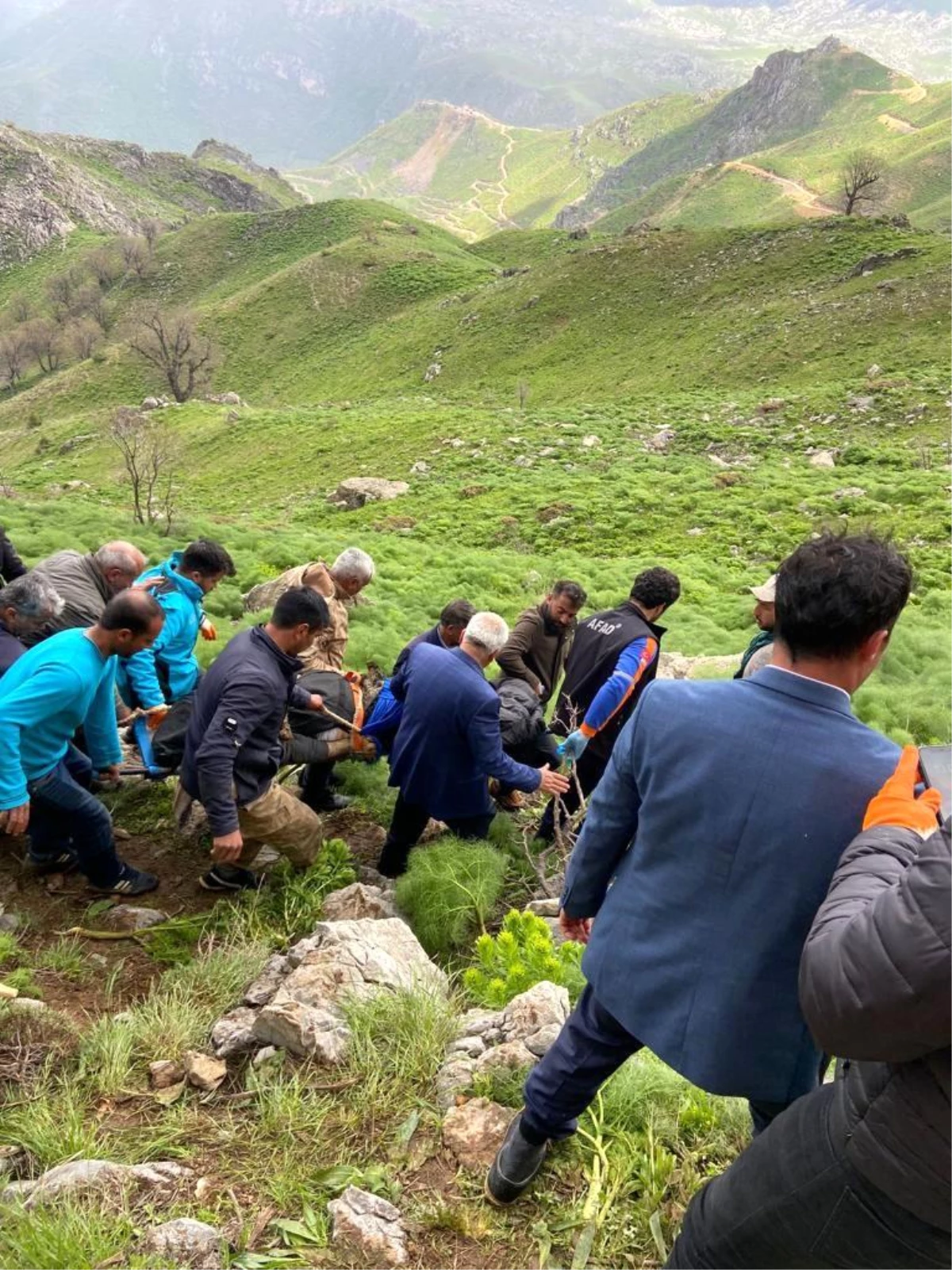 Siirt\'te Yaban Bitkisi Toplarken Kayalıklardan Düşen Adam Hayatını Kaybetti