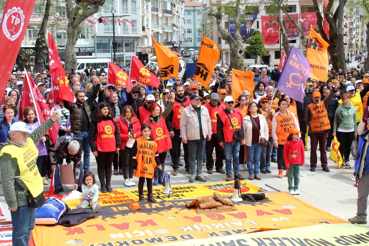 Sinop\'ta 1 Mayıs İşçi ve Emekçiler Bayramı Kutlandı