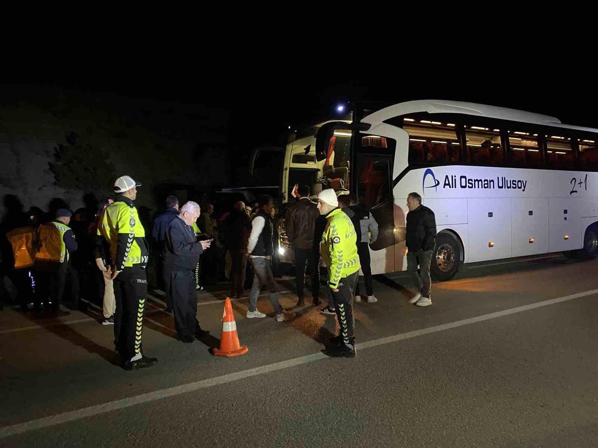 Sinopta Yolcu Otobüsü Devrildi: Yaralı Sayısı 16ya Yükseldi