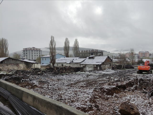 Sivas ve Ardahan'da mayıs ayının ilk gününde kar yağdı