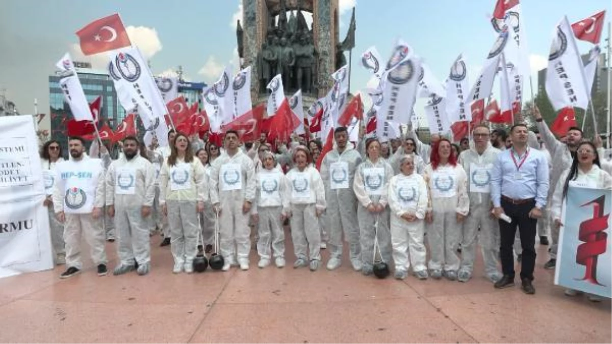 1 Mayıs\'ta sendika üyeleri Taksim Meydanı\'nda toplandı