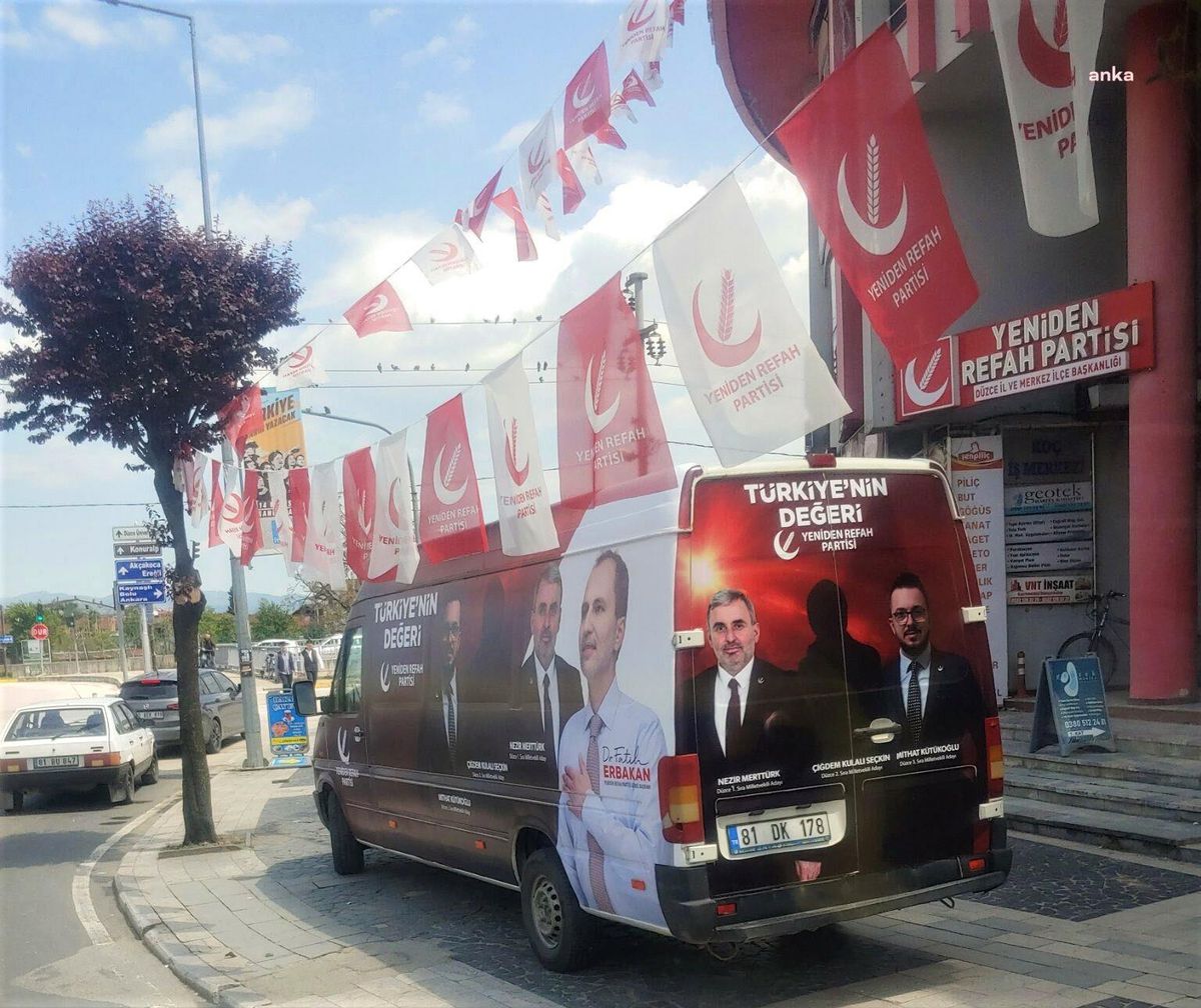 Yeniden Refah Partisi\'nin Düzce\'deki minibüsünde sadece erkek adayların fotoğrafları yer aldı