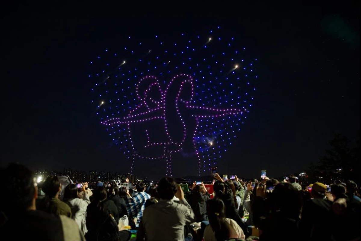 2023 Seul Festivalindeki Dronelu Işık Gösterisi İzleyenleri Büyüledi
