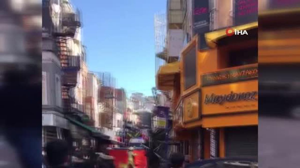 Beşiktaş'ta İşyerinin Tentesine Düşen Kişi Kamerada