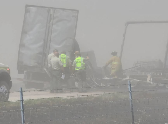 ABD'de kum fırtınası nedeniyle 72 araç zincirleme kaza yaptı: 6 ölü, 37 yaralı