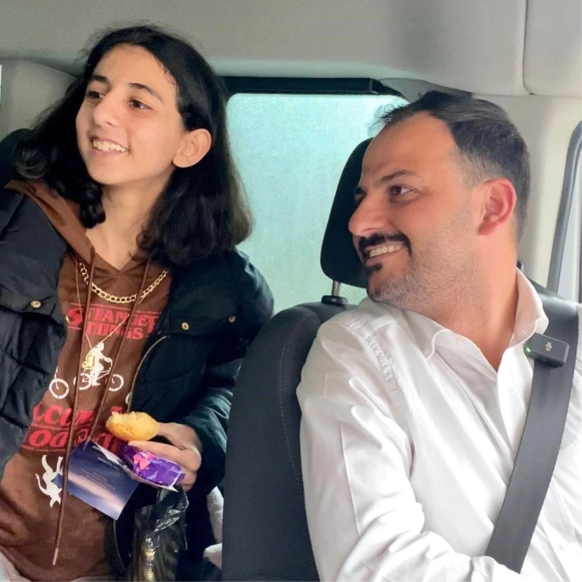 AK Parti Erzurum Milletvekili Adayı Gökberk Kocaaliler, Seçim Aracıyla Vatandaşları Taşıdı