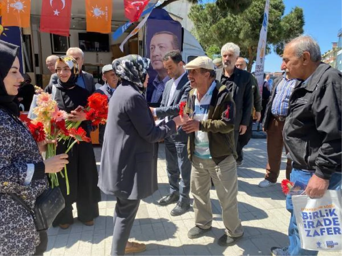 AK Parti İstanbul Milletvekili Adayı Ümmü Gülşen Öztürk\'ten Maltepe\'de seçim çalışması