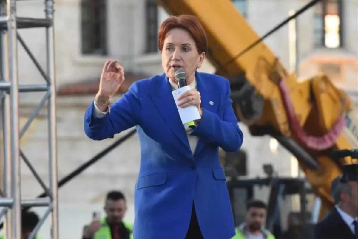 Akşener Sivas\'ta parti mensuplarıyla buluştu