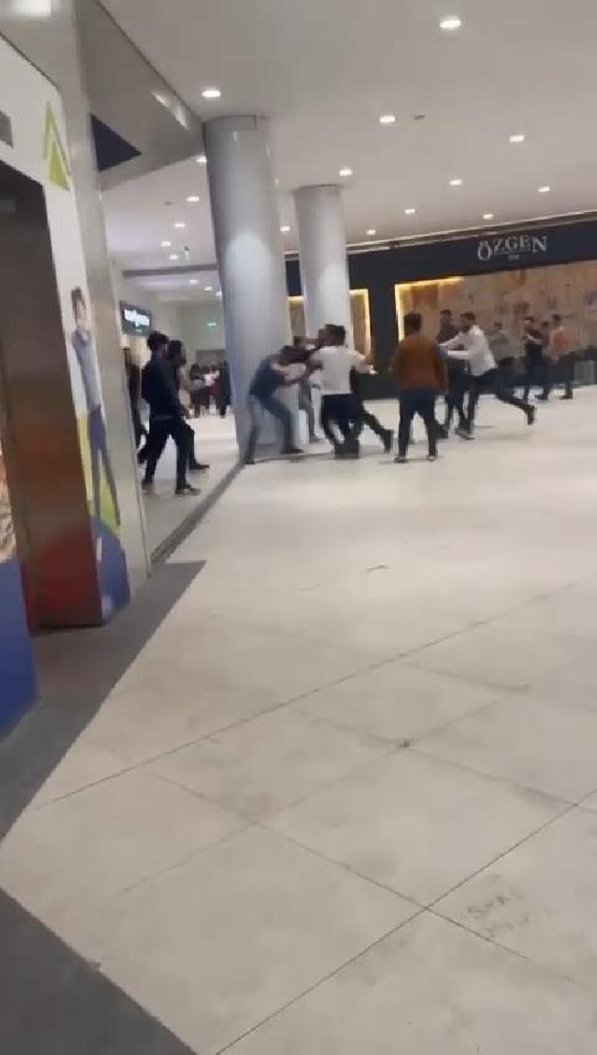 İnegöl\'deki alışveriş merkezinde kavga
