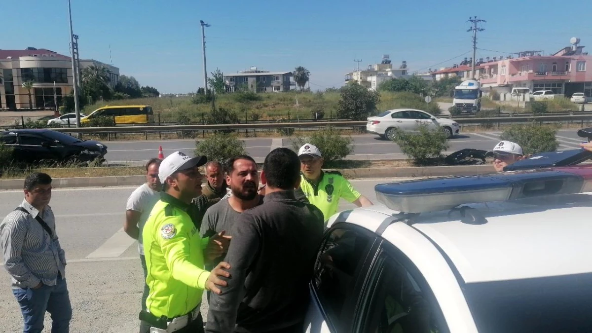 Antalya\'da Alkollü Sürücünün Neden Olduğu Zincirleme Kazada Yaralanan Olmadı