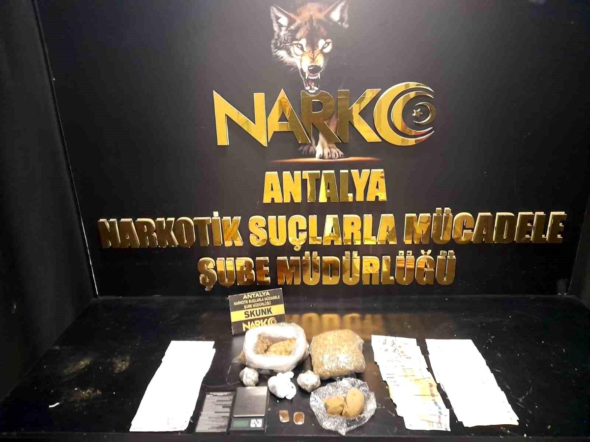 Antalya\'da Uyuşturucu Operasyonu: 5 Kilo Esrar ve 19 Bin Extacy Hap Ele Geçirildi