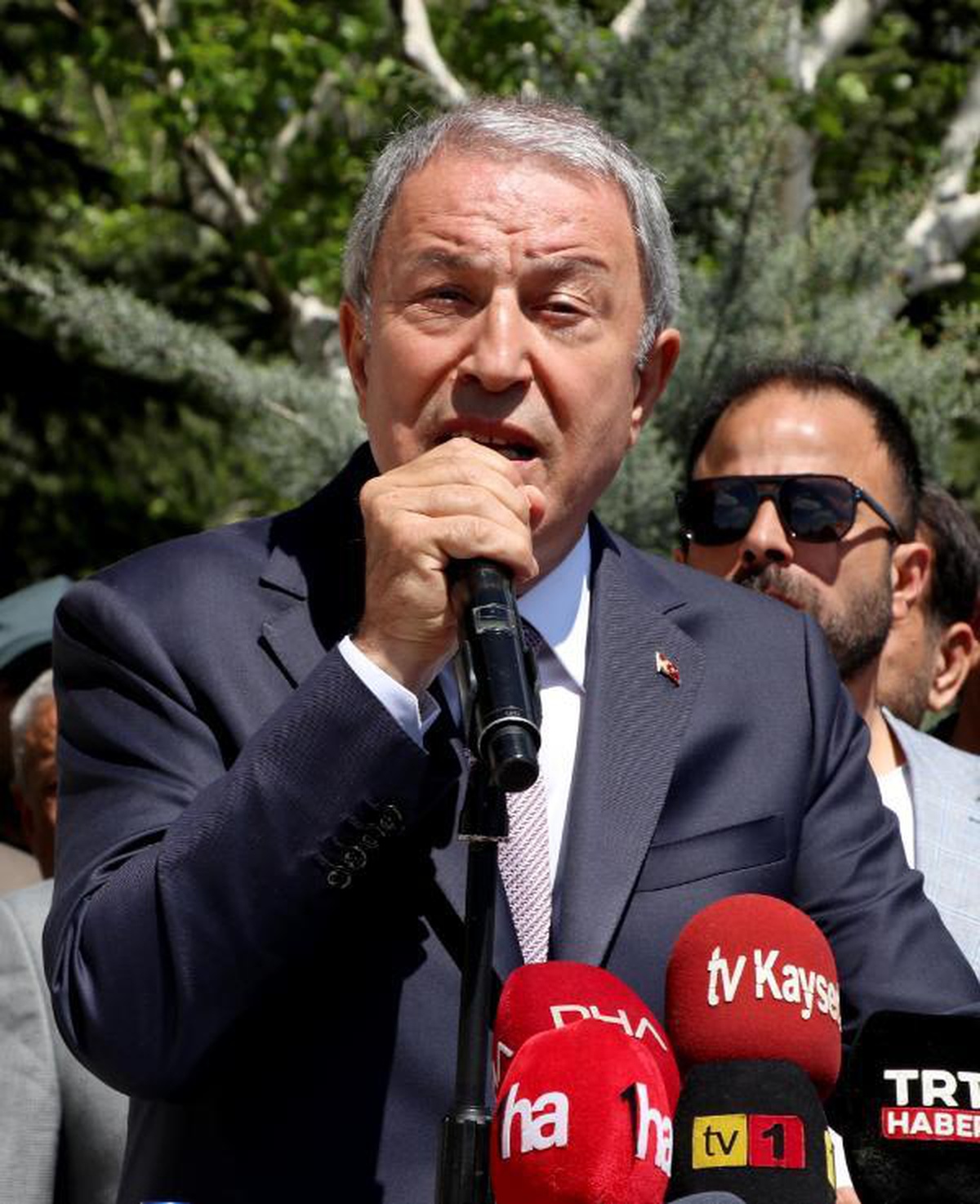 Milli Savunma Bakanı Hulusi Akar, Şehitlerin Anıtını Ziyaret Etti