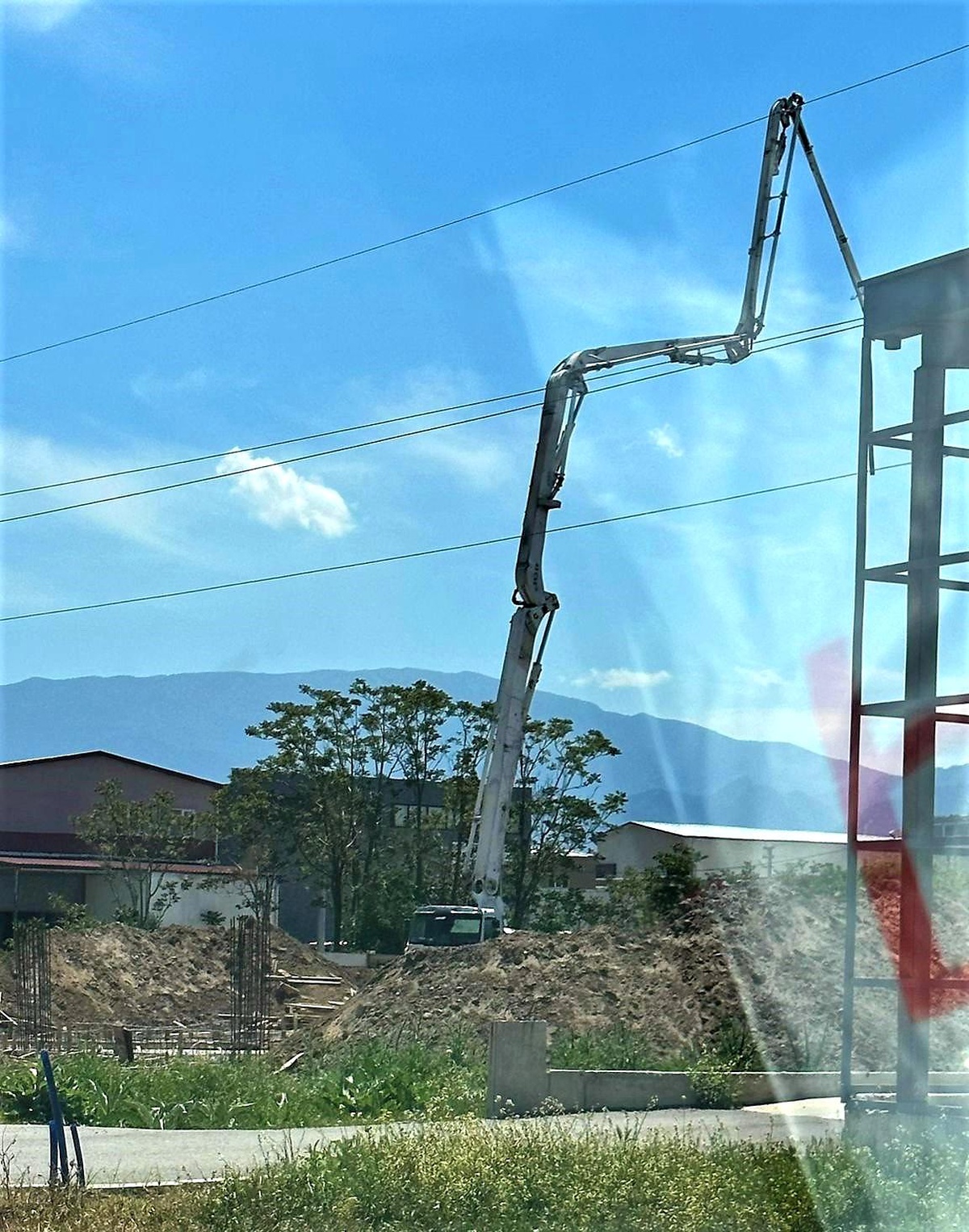 Denizli\'de İnşaat İşçisi Yüksek Gerilim Hattına Temas Ederek Ağır Yaralandı