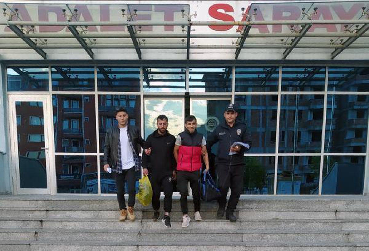 Keşan\'da bıçakla gasp olayı: 2 şüpheli tutuklandı