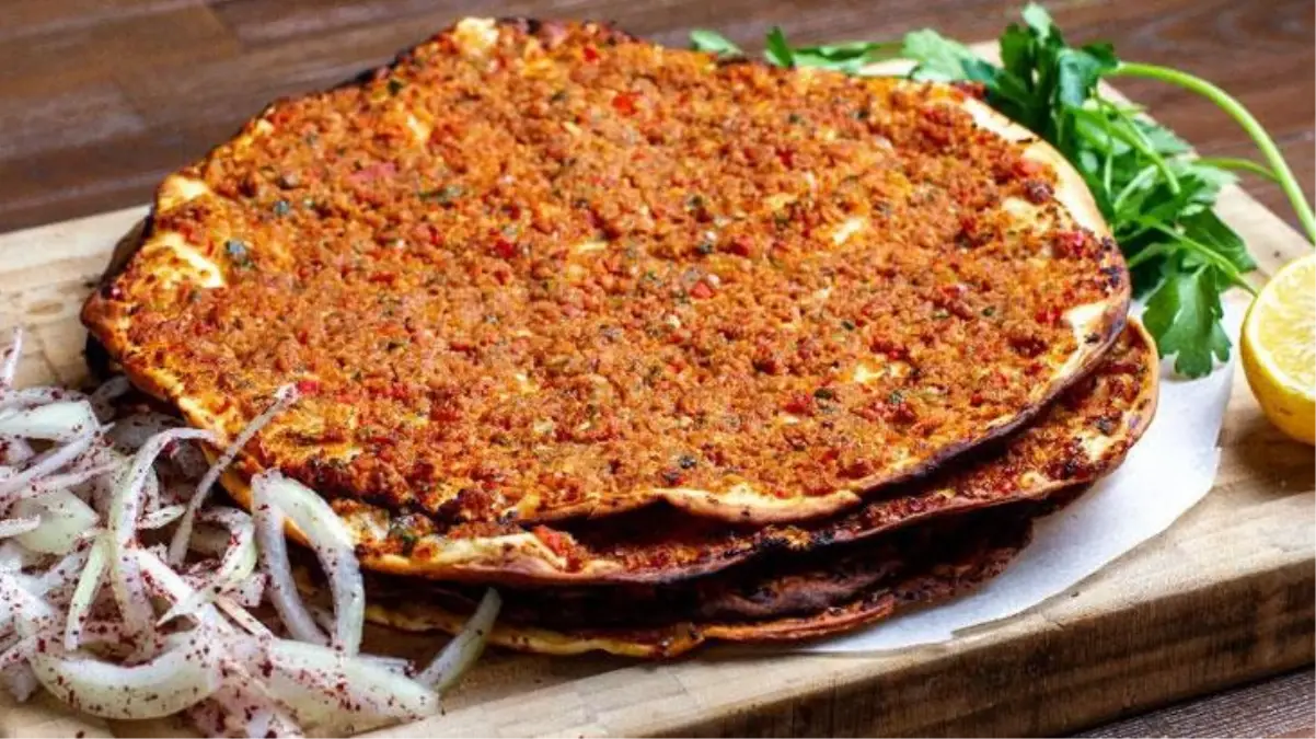 Bodrum'da lahmacunun fiyatı 450 liraya çıkarken, otel konaklama fiyatları ise 200 bin lirayı buldu