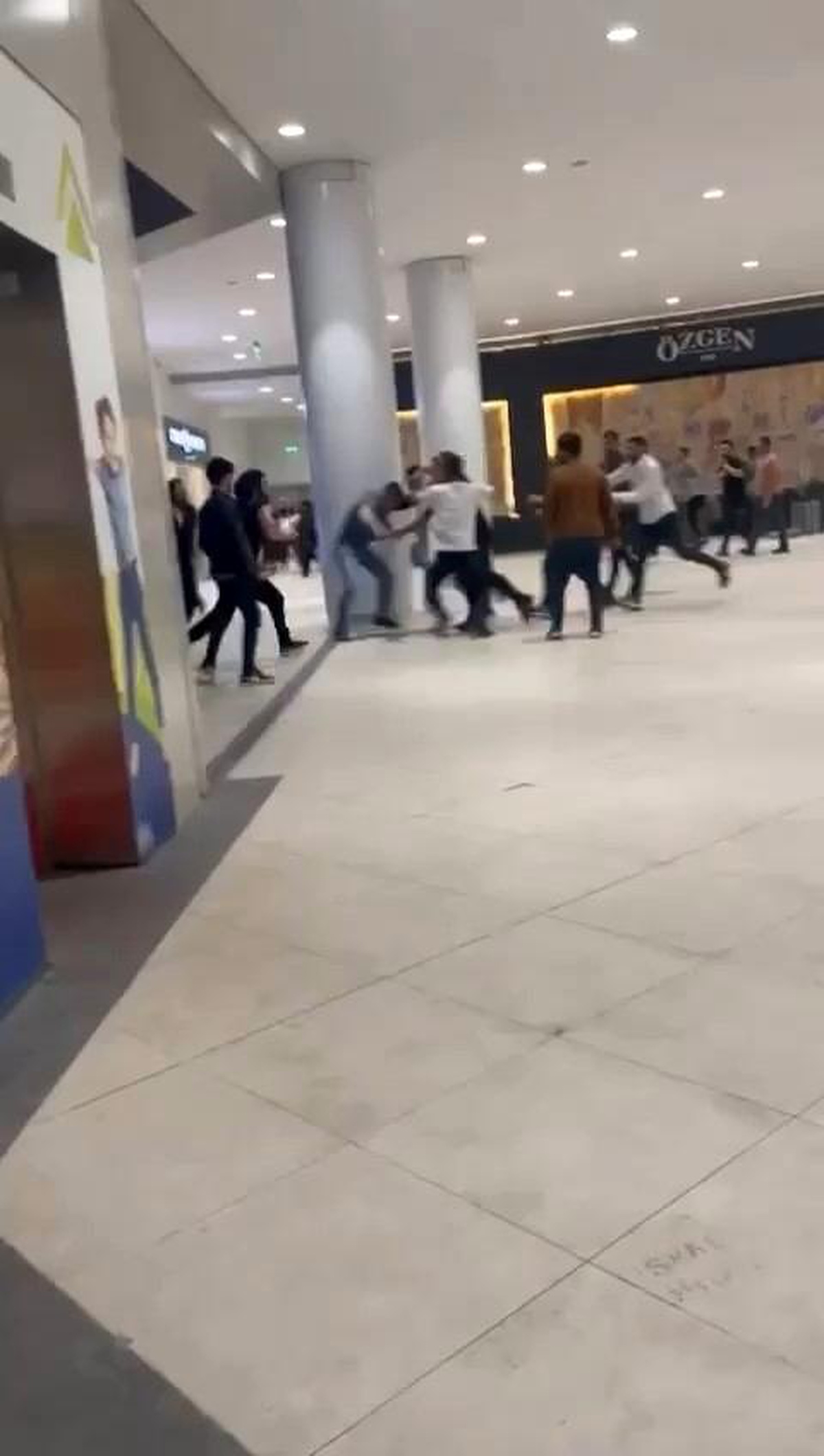 Bursa\'da alışveriş merkezinde kavga