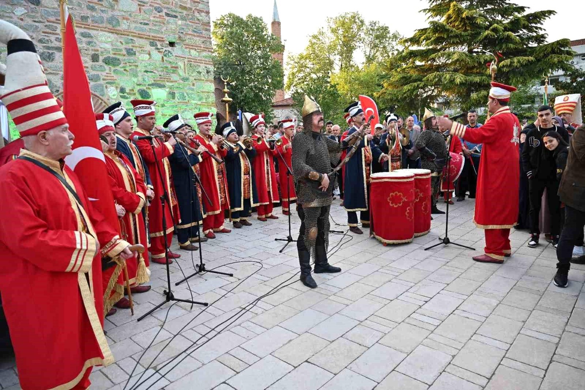 Bursa\'nın tarihi hanlar ve çarşıları bir meydan daha kazandı