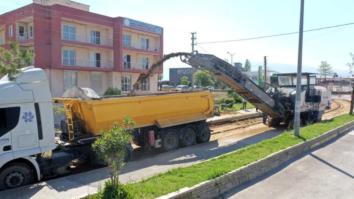 Büyükşehir, Aydın\'ın yollarını yenileniyor