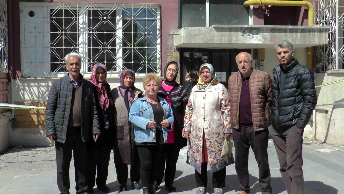 Boşaltılan apartman hırsızların ve uyuşturucu bağımlılarının mekanı haline geldi