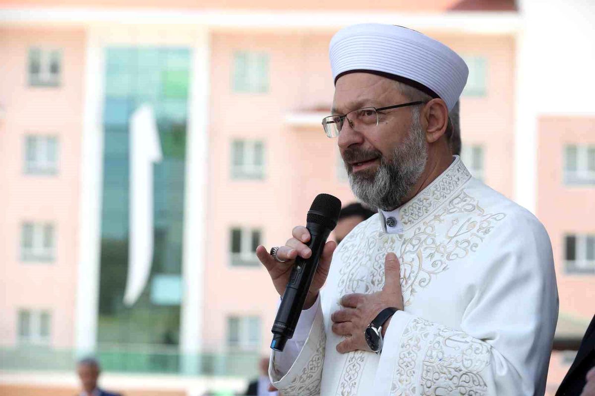 Diyanet İşleri Başkanı Erbaş: "İmam hatiplerin amacı vatanını, milletini seven nesiller yetiştirmek"