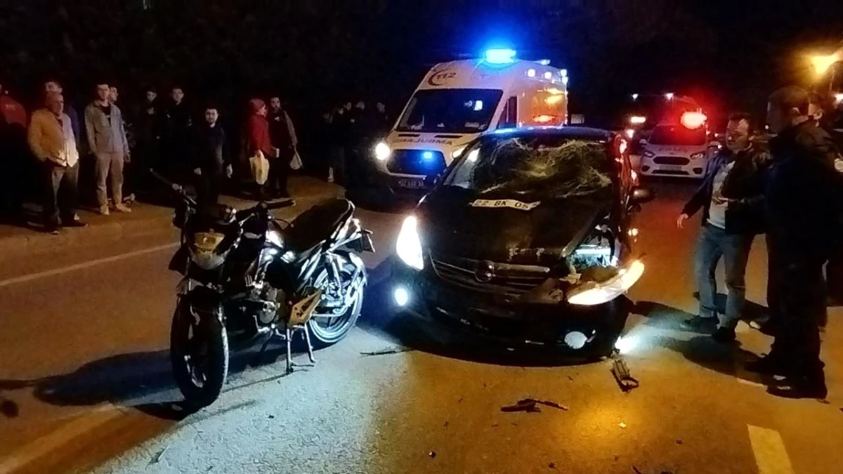Edirnede Ters Yöne Giren Motosiklet Otomobil ile Çarpıştı: 2 Yaralı