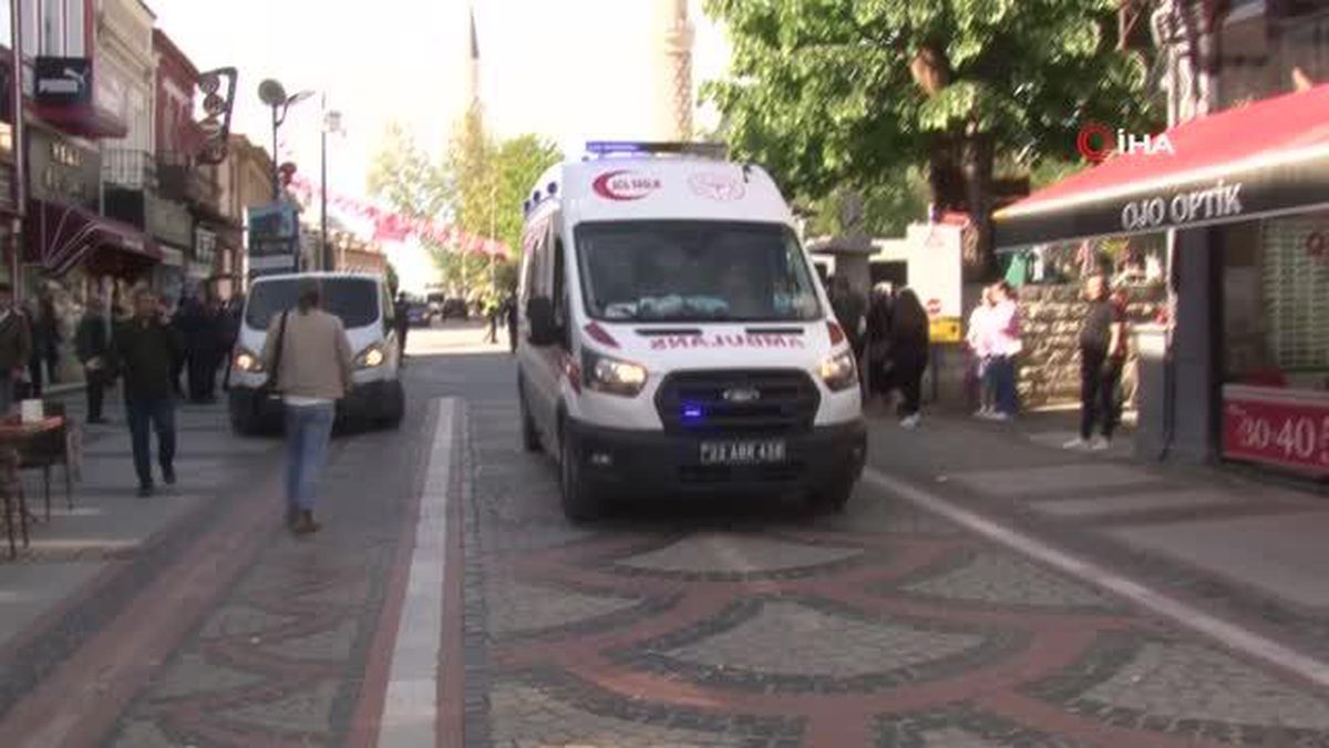 Edirnede Yeşil Sol Parti standına saldırı: Yaralı ve gözaltılar var
