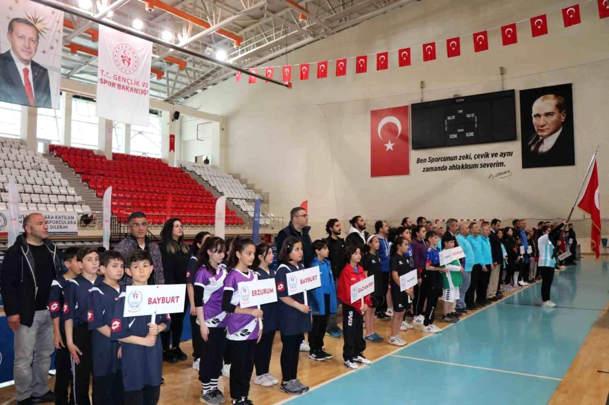 Erzincanda Okul Sporları Küçükler Masa Tenisi Grup Müsabakaları Başladı