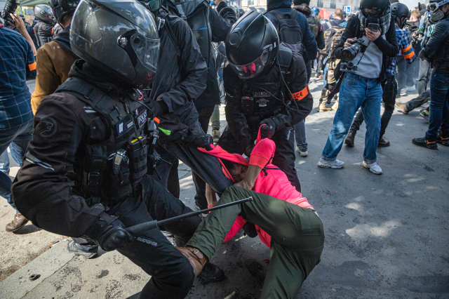 Fransa'daki olaylı 1 Mayıs gösterilerinde gözaltı sayısı 291'e yükseldi