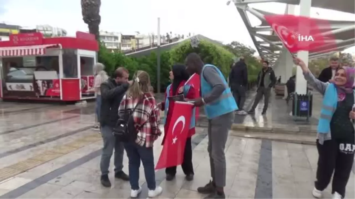 Ganalı Hemşire AK Parti Seçim Çalışmalarına Destek Veriyor