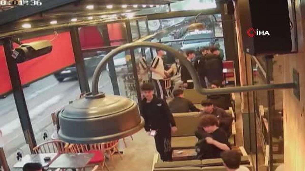 Kocaeli'de gençler arasında çıkan kavga kafeyi karıştırdı