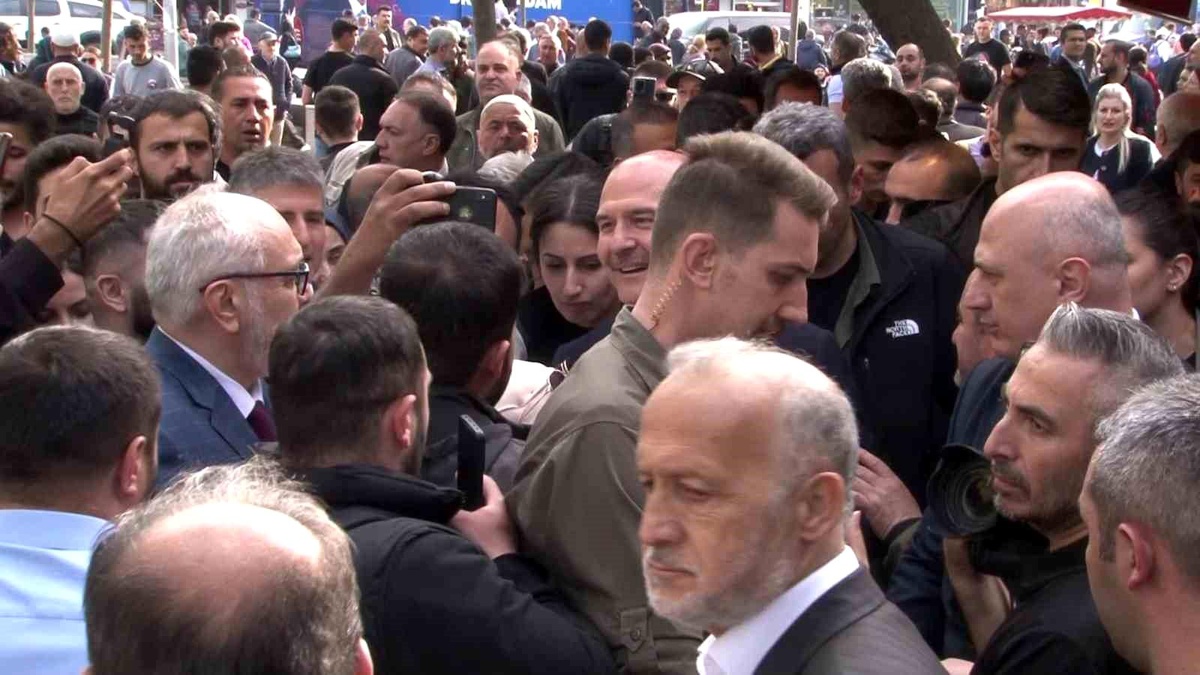 İçişleri Bakanı Süleyman Soylu Tarihi Kapalı Çarşı esnafını ziyaret etti