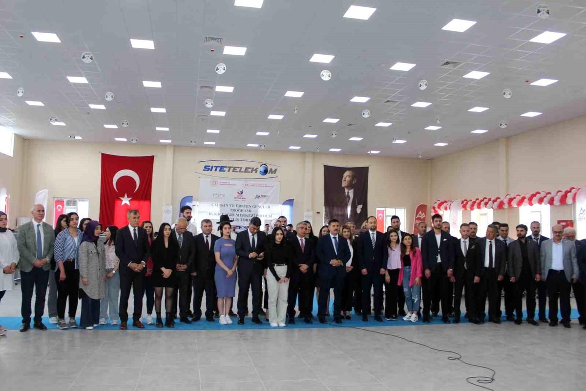Iğdır\'da çağrı merkezinin açılışı, bakanların canlı bağlantısıyla yapıldı